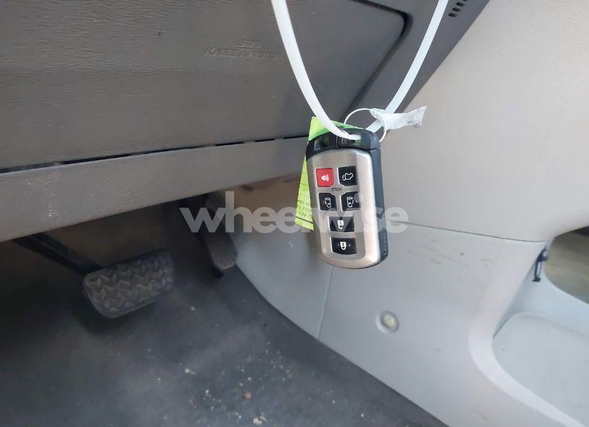 Photo 11 of 2013 Toyota Sienna XLE V6 8 PASSENGER (VIN 5TDYK3DC7DS386244)