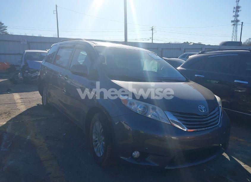 2014 Toyota Sienna XLE/LIMITED (VIN 5TDYK3DC7ES438893) main photo
