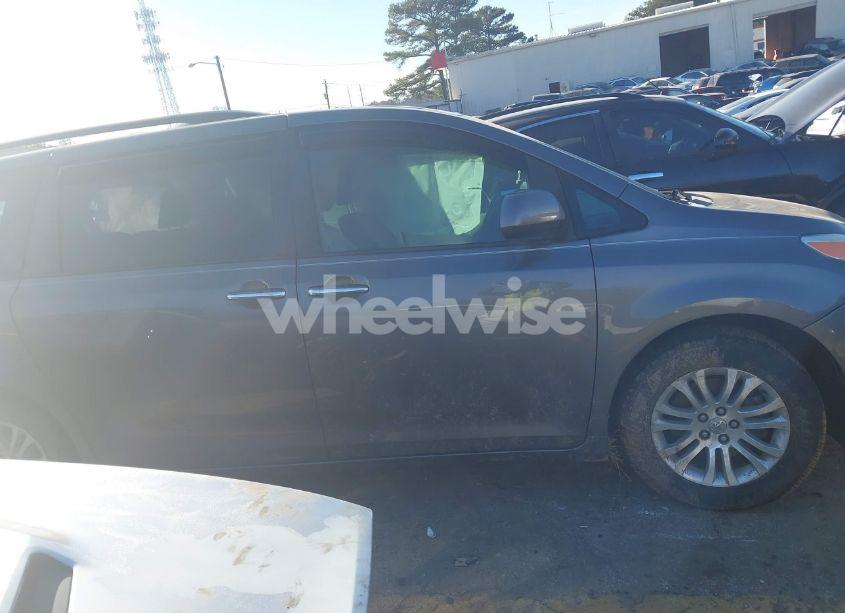 Photo 13 of 2014 Toyota Sienna XLE/LIMITED (VIN 5TDYK3DC7ES438893)