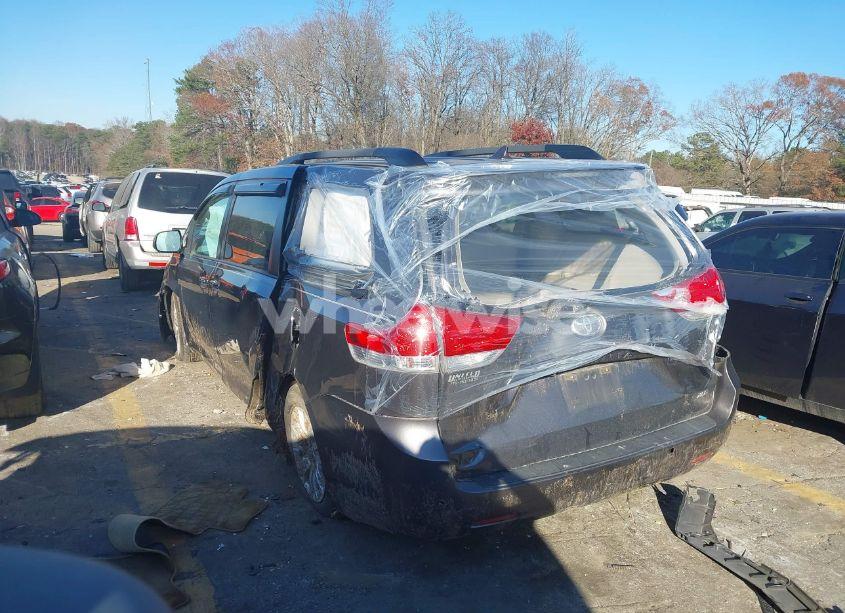 Photo 3 of 2014 Toyota Sienna XLE/LIMITED (VIN 5TDYK3DC7ES438893)