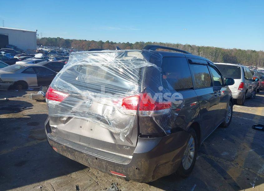 Photo 4 of 2014 Toyota Sienna XLE/LIMITED (VIN 5TDYK3DC7ES438893)