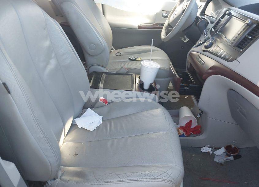 Photo 5 of 2014 Toyota Sienna XLE/LIMITED (VIN 5TDYK3DC7ES438893)