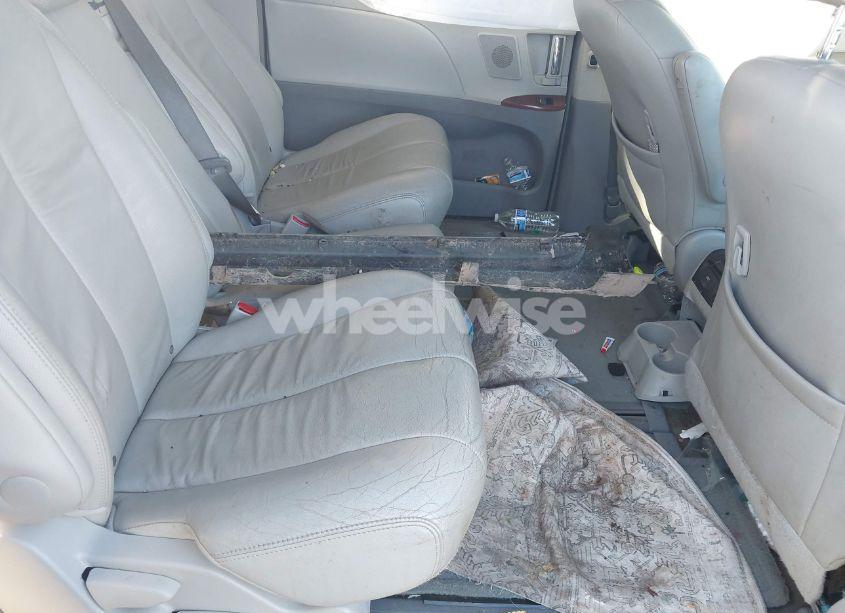 Photo 8 of 2014 Toyota Sienna XLE/LIMITED (VIN 5TDYK3DC7ES438893)