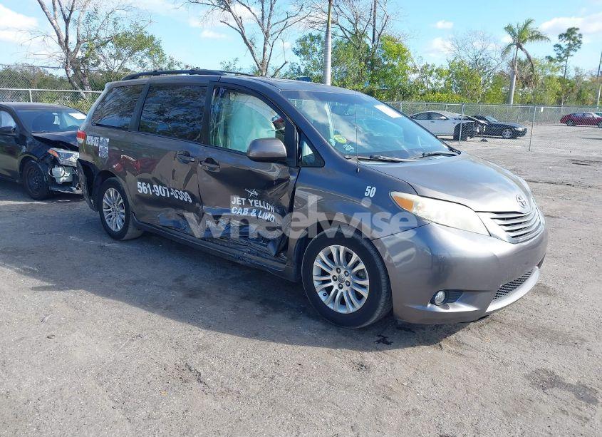 2014 Toyota Sienna XLE V6 8 PASSENGER (VIN 5TDYK3DC7ES441812) main photo