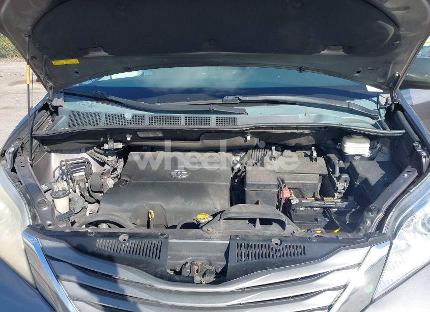 Photo 10 of 2014 Toyota Sienna XLE V6 8 PASSENGER (VIN 5TDYK3DC7ES441812)