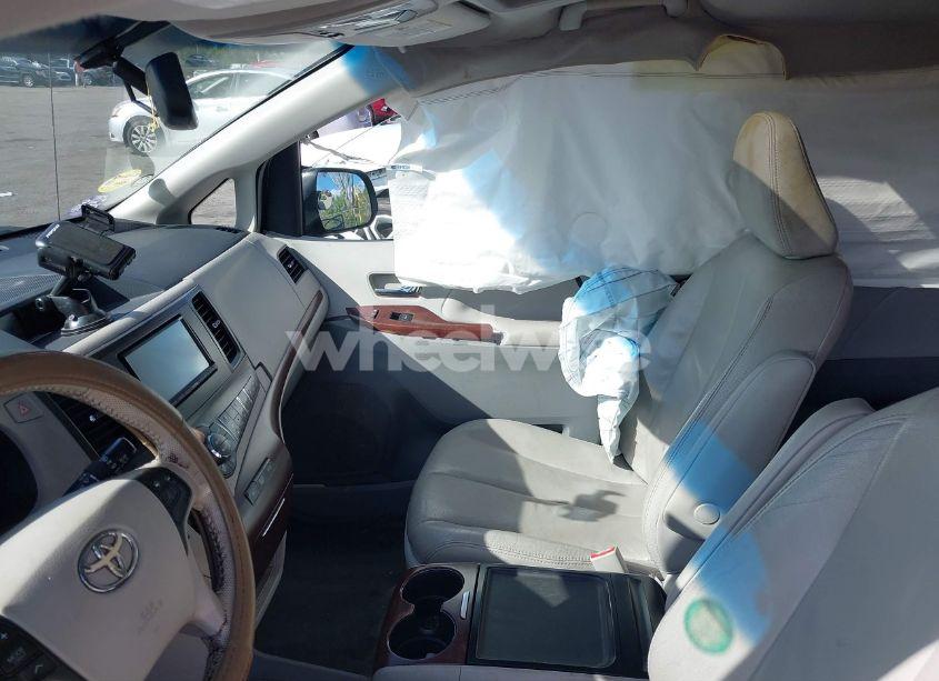 Photo 5 of 2014 Toyota Sienna XLE V6 8 PASSENGER (VIN 5TDYK3DC7ES441812)