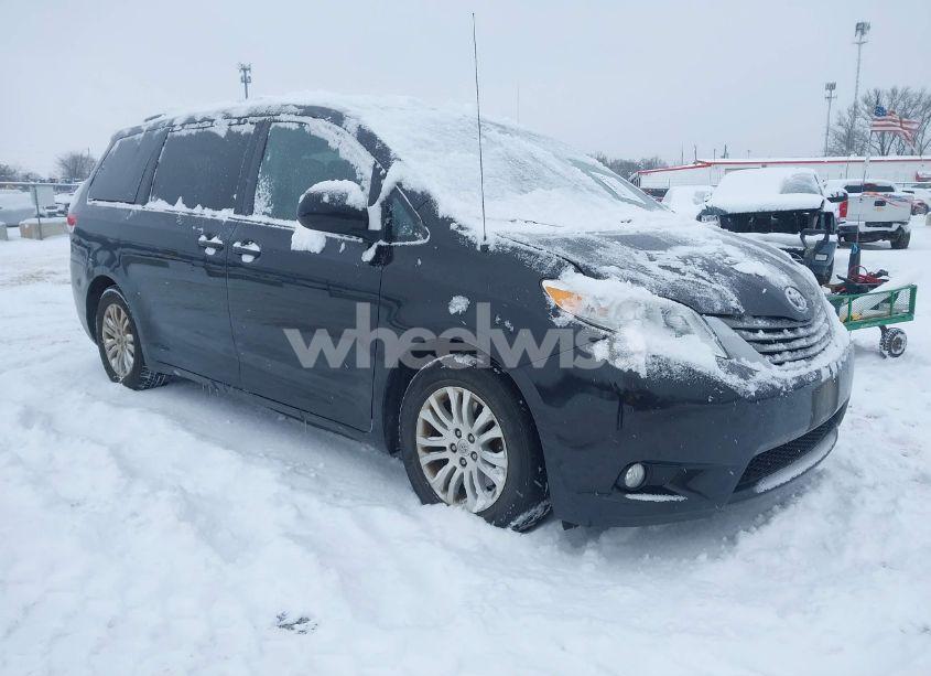 2014 Toyota Sienna XLE V6 8 PASSENGER (VIN 5TDYK3DC7ES449327) main photo