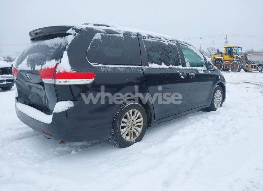 Photo 4 of 2014 Toyota Sienna XLE V6 8 PASSENGER (VIN 5TDYK3DC7ES449327)