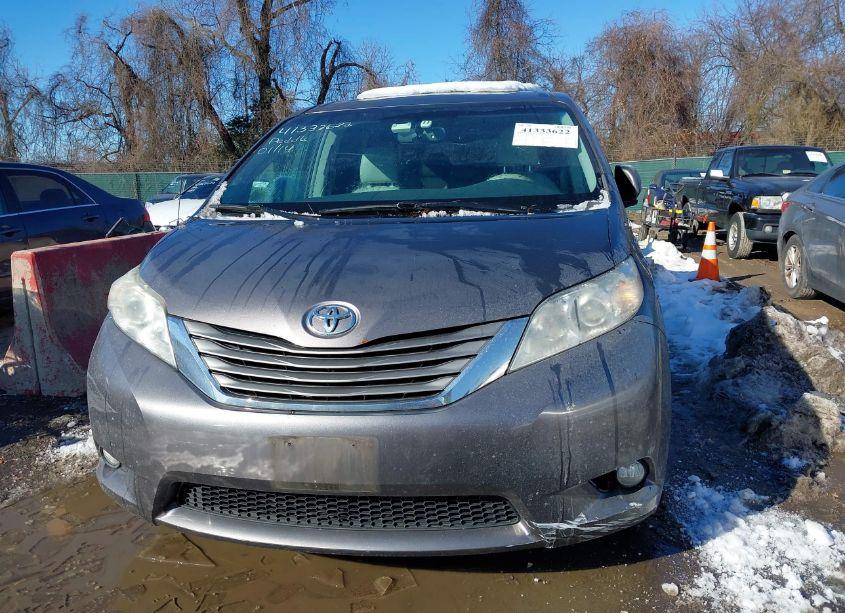 Photo 12 of 2014 Toyota Sienna XLE/LIMITED (VIN 5TDYK3DC7ES459856)