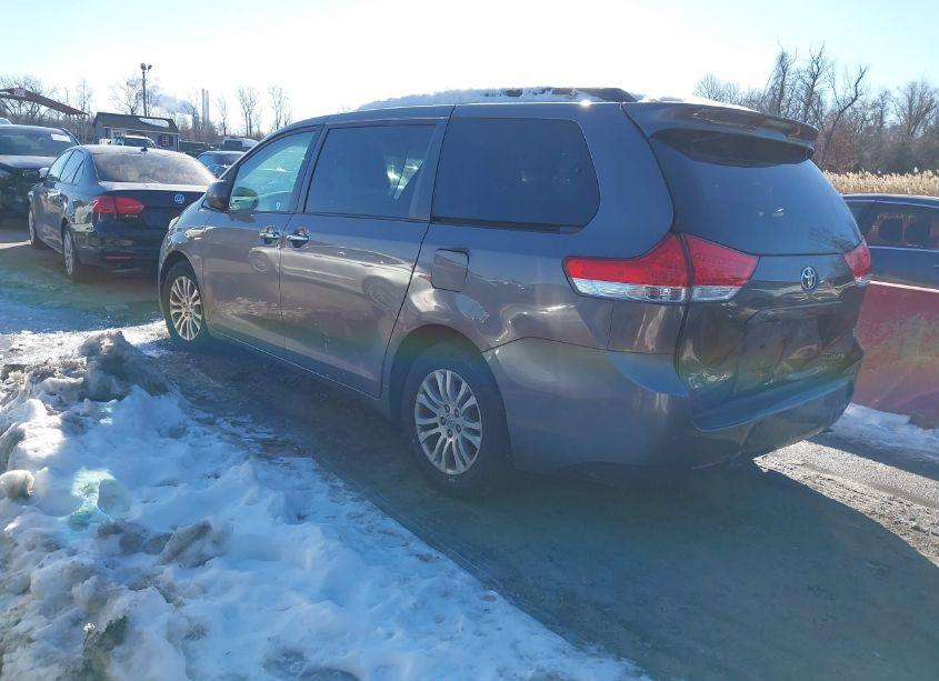 Photo 3 of 2014 Toyota Sienna XLE/LIMITED (VIN 5TDYK3DC7ES459856)