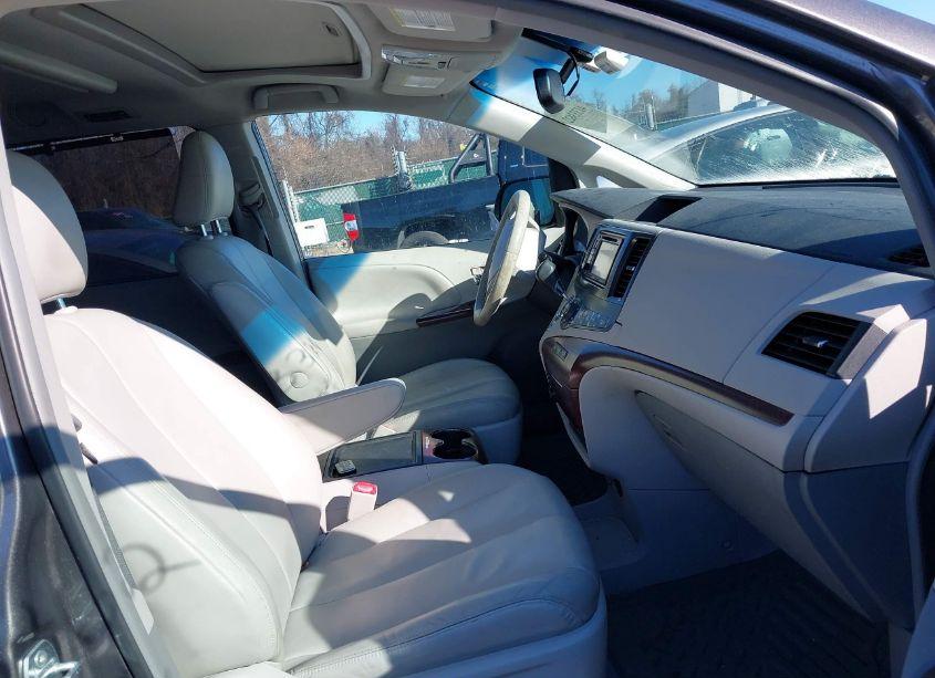 Photo 5 of 2014 Toyota Sienna XLE/LIMITED (VIN 5TDYK3DC7ES459856)