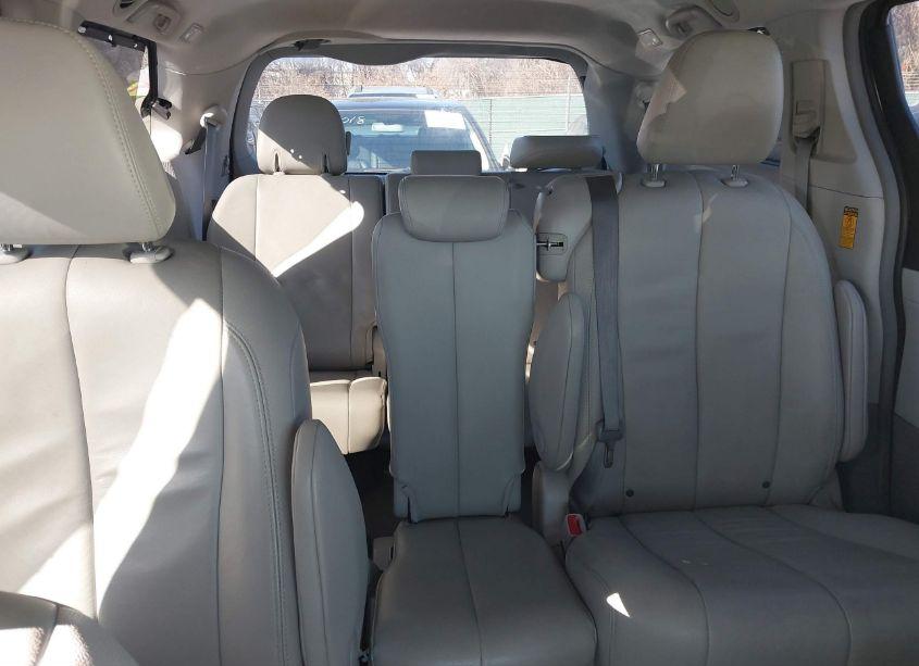 Photo 8 of 2014 Toyota Sienna XLE/LIMITED (VIN 5TDYK3DC7ES459856)