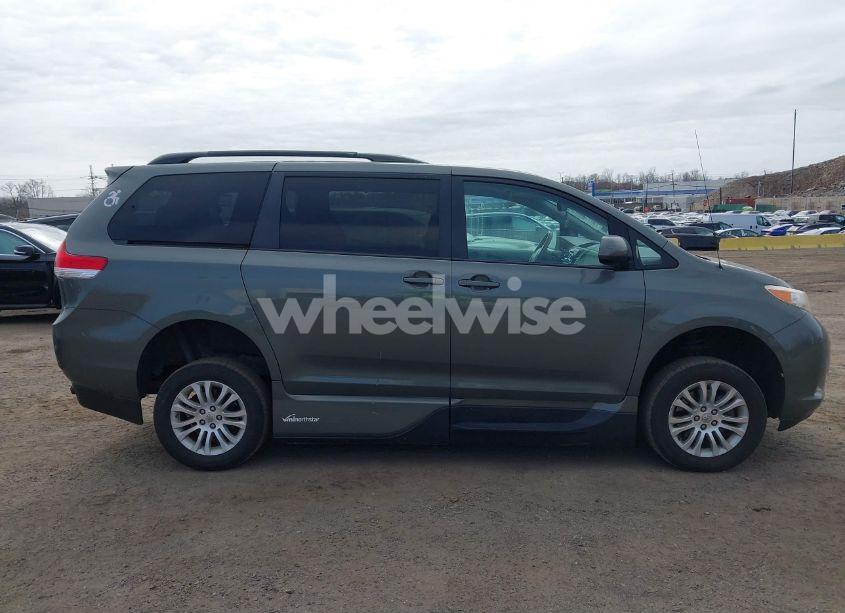 Photo 13 of 2014 Toyota Sienna XLE V6 8 PASSENGER (VIN 5TDYK3DC7ES483669)