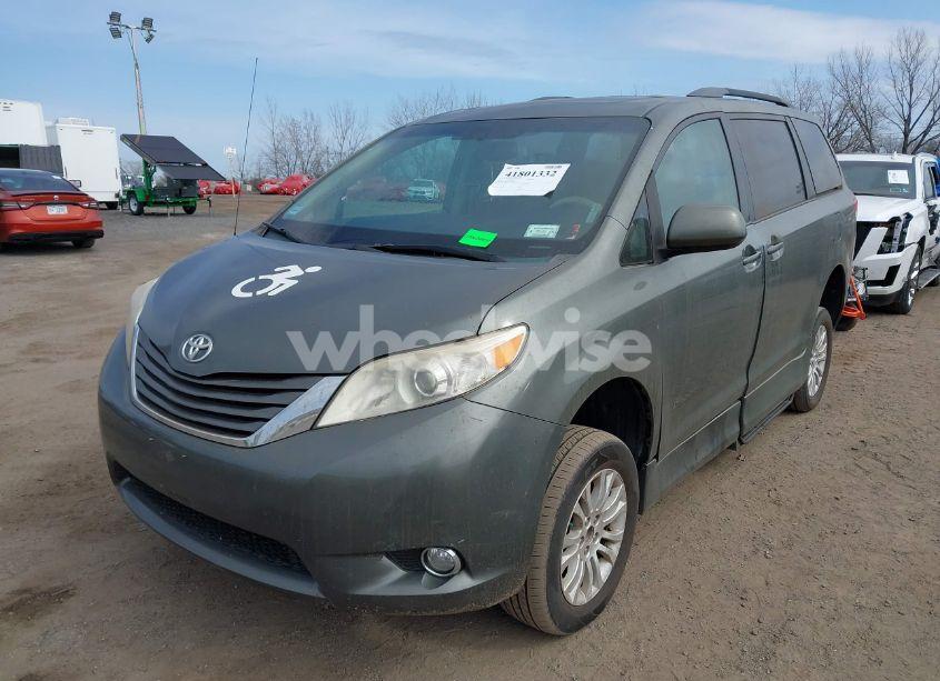 Photo 2 of 2014 Toyota Sienna XLE V6 8 PASSENGER (VIN 5TDYK3DC7ES483669)