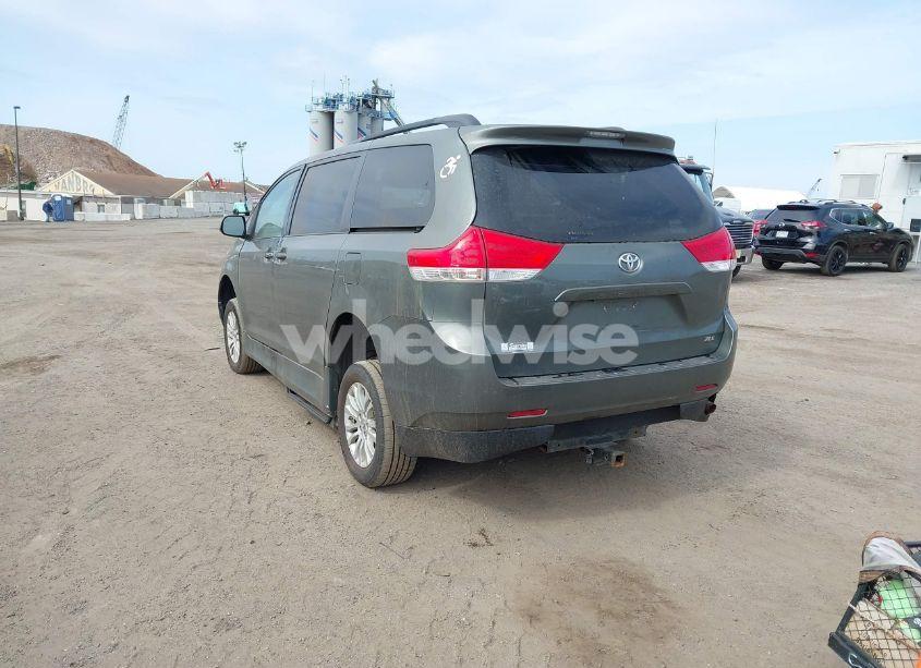 Photo 3 of 2014 Toyota Sienna XLE V6 8 PASSENGER (VIN 5TDYK3DC7ES483669)