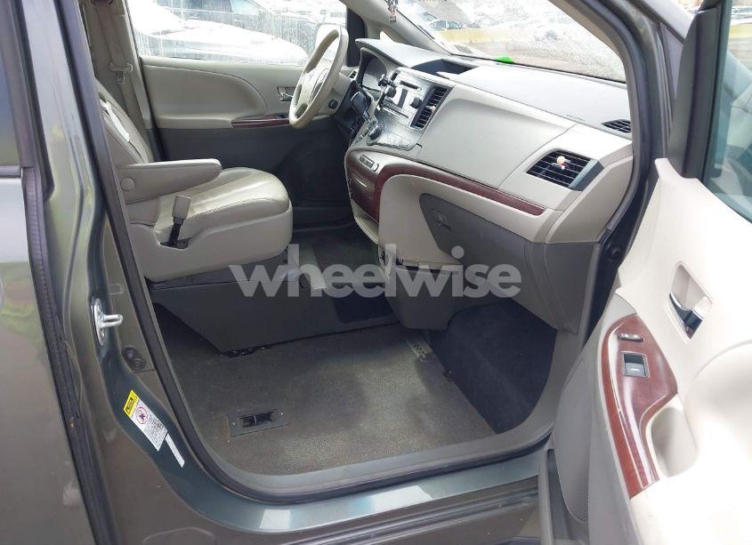 Photo 5 of 2014 Toyota Sienna XLE V6 8 PASSENGER (VIN 5TDYK3DC7ES483669)