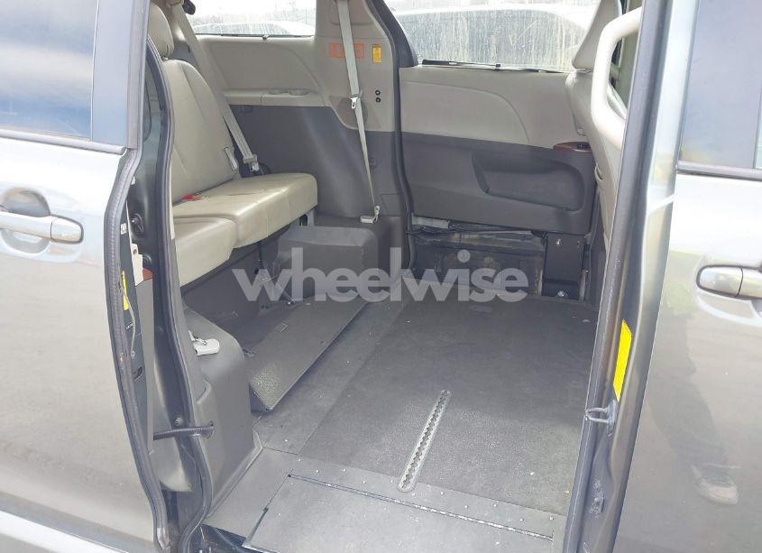 Photo 8 of 2014 Toyota Sienna XLE V6 8 PASSENGER (VIN 5TDYK3DC7ES483669)