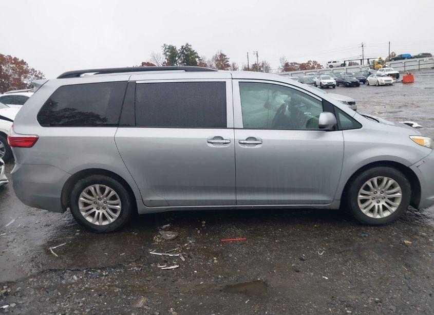 Photo 13 of 2015 Toyota Sienna XLE/LIMITED (VIN 5TDYK3DC7FS636701)