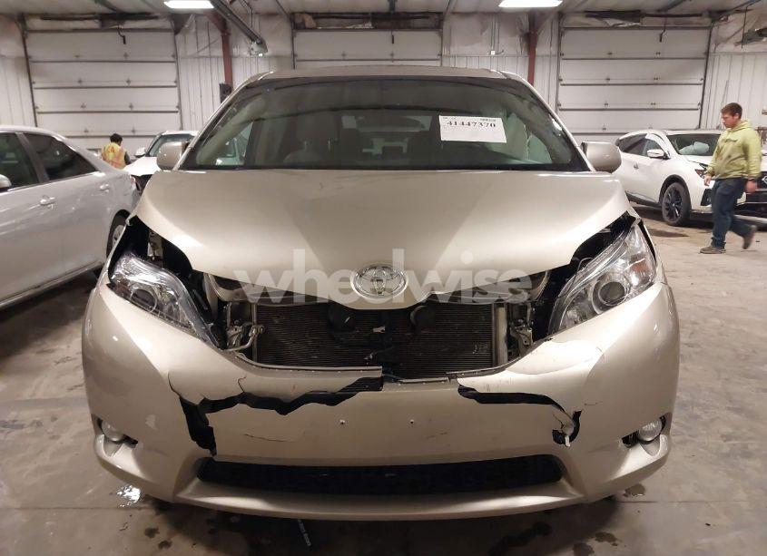 Photo 13 of 2015 Toyota Sienna XLE/LIMITED (VIN 5TDYK3DC7FS645561)