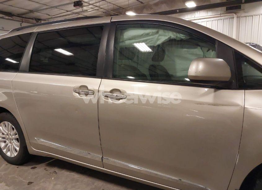 Photo 14 of 2015 Toyota Sienna XLE/LIMITED (VIN 5TDYK3DC7FS645561)