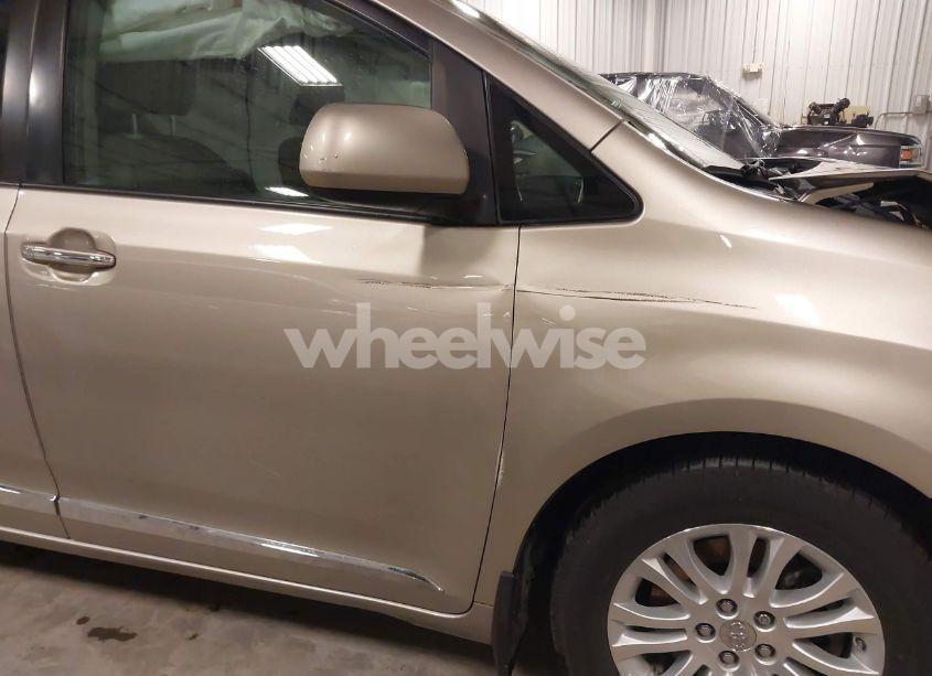 Photo 18 of 2015 Toyota Sienna XLE/LIMITED (VIN 5TDYK3DC7FS645561)