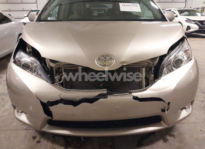 Photo 6 of 2015 Toyota Sienna XLE/LIMITED (VIN 5TDYK3DC7FS645561)