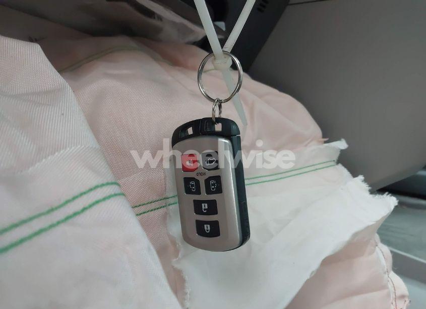 Photo 11 of 2016 Toyota Sienna XLE/LIMITED (VIN 5TDYK3DC7GS729154)