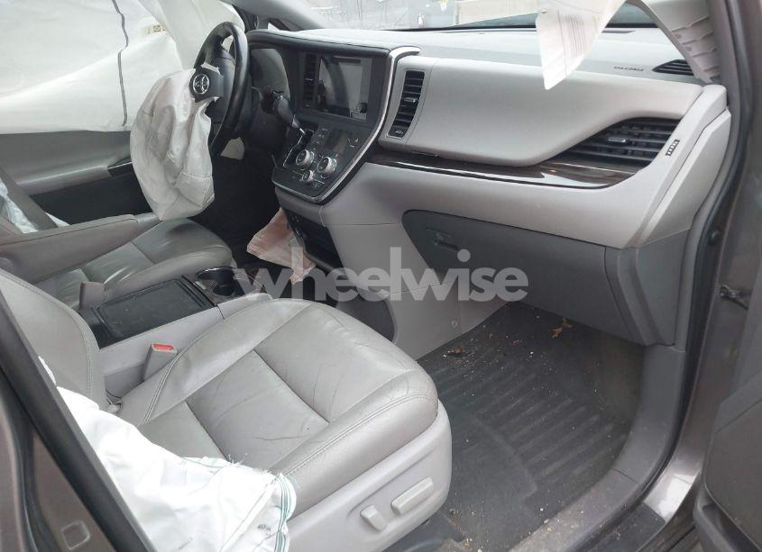 Photo 5 of 2016 Toyota Sienna XLE/LIMITED (VIN 5TDYK3DC7GS729154)