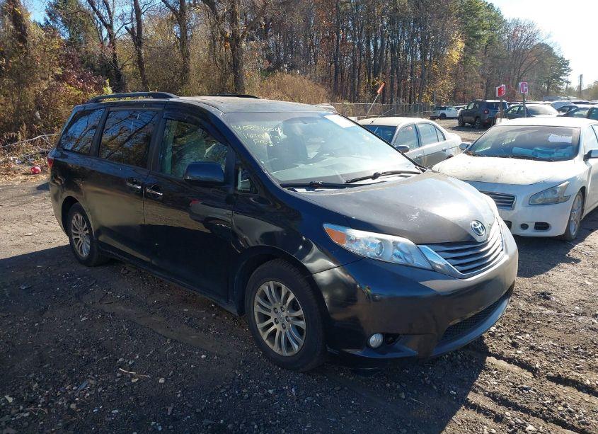 2016 Toyota Sienna XLE 8 PASSENGER (VIN 5TDYK3DC7GS737108) main photo