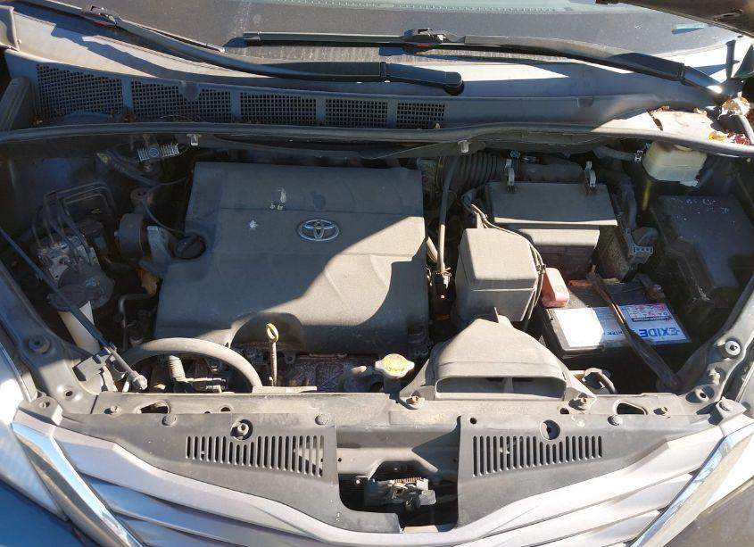 Photo 10 of 2016 Toyota Sienna XLE 8 PASSENGER (VIN 5TDYK3DC7GS737108)