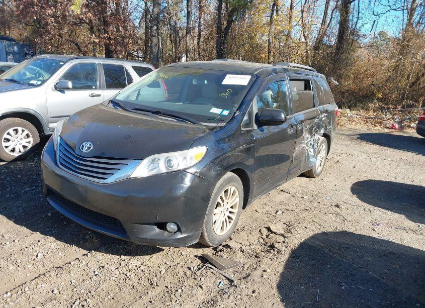 Photo 2 of 2016 Toyota Sienna XLE 8 PASSENGER (VIN 5TDYK3DC7GS737108)