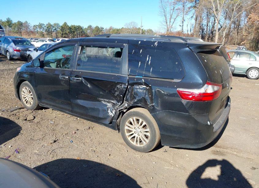 Photo 6 of 2016 Toyota Sienna XLE 8 PASSENGER (VIN 5TDYK3DC7GS737108)