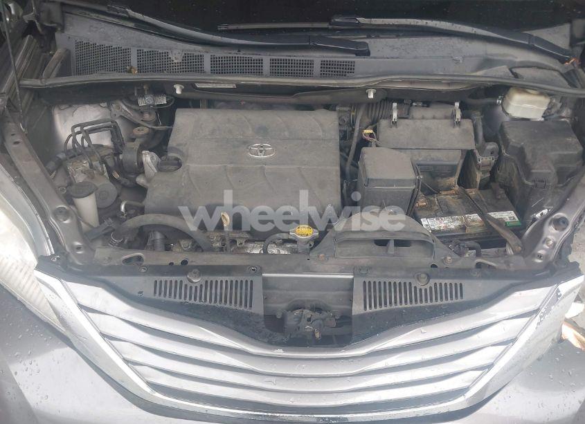 Photo 10 of 2016 Toyota Sienna XLE 8 PASSENGER (VIN 5TDYK3DC7GS763658)