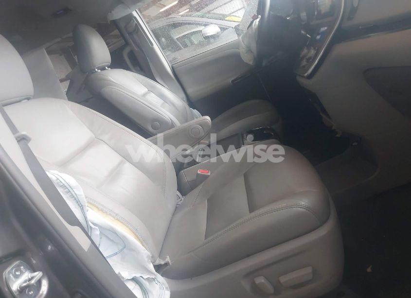 Photo 5 of 2016 Toyota Sienna XLE 8 PASSENGER (VIN 5TDYK3DC7GS763658)