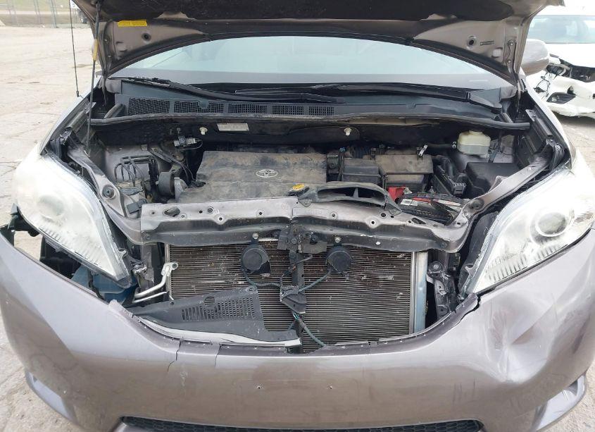 Photo 10 of 2011 Toyota Sienna XLE V6 (VIN 5TDYK3DC8BS015848)