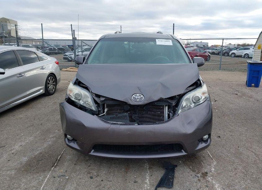 Photo 12 of 2011 Toyota Sienna XLE V6 (VIN 5TDYK3DC8BS015848)