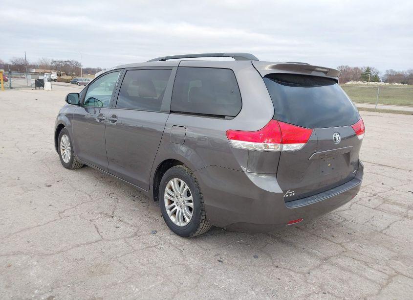 Photo 3 of 2011 Toyota Sienna XLE V6 (VIN 5TDYK3DC8BS015848)