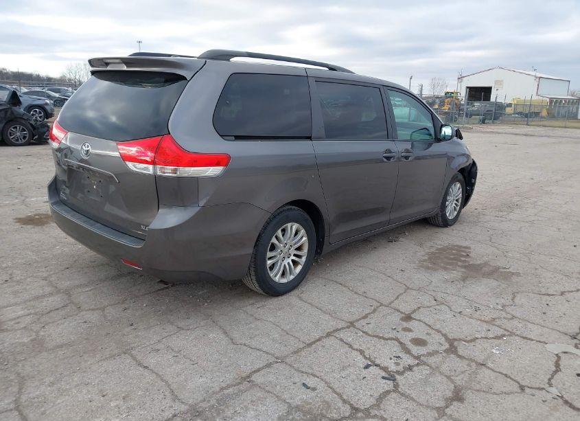 Photo 4 of 2011 Toyota Sienna XLE V6 (VIN 5TDYK3DC8BS015848)
