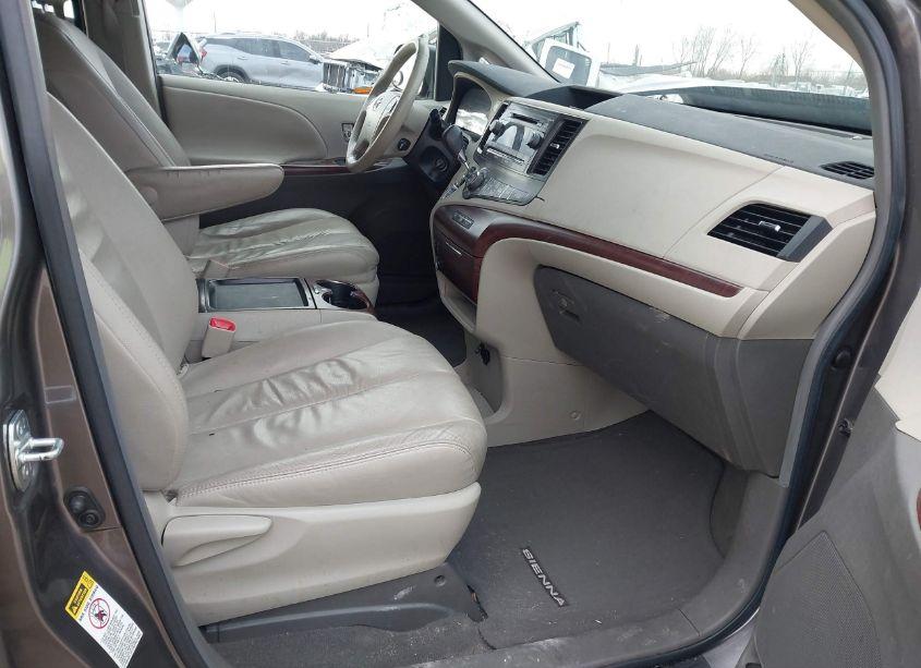 Photo 5 of 2011 Toyota Sienna XLE V6 (VIN 5TDYK3DC8BS015848)