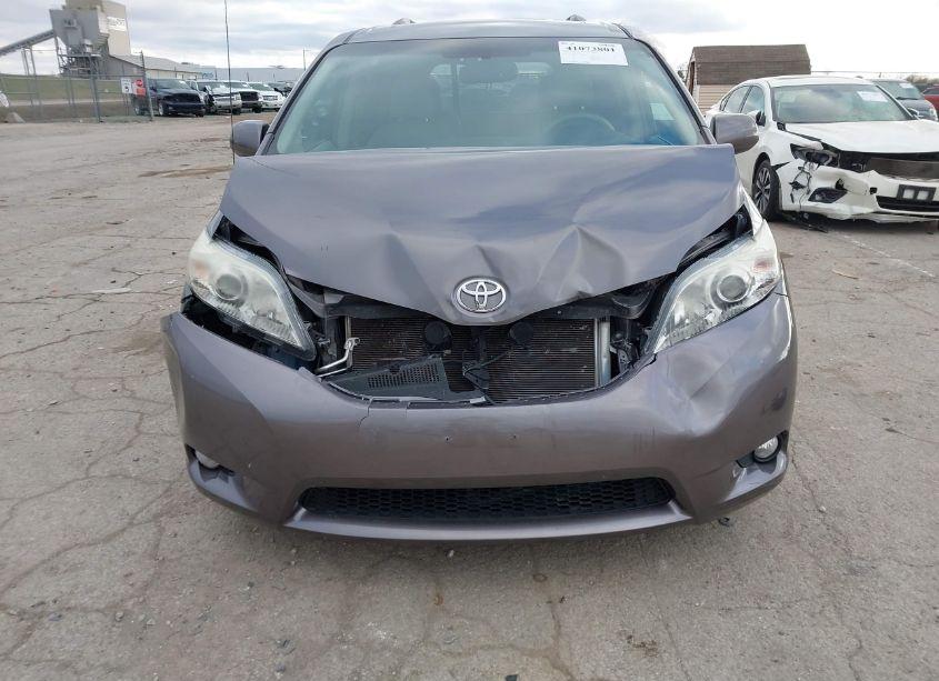 Photo 6 of 2011 Toyota Sienna XLE V6 (VIN 5TDYK3DC8BS015848)