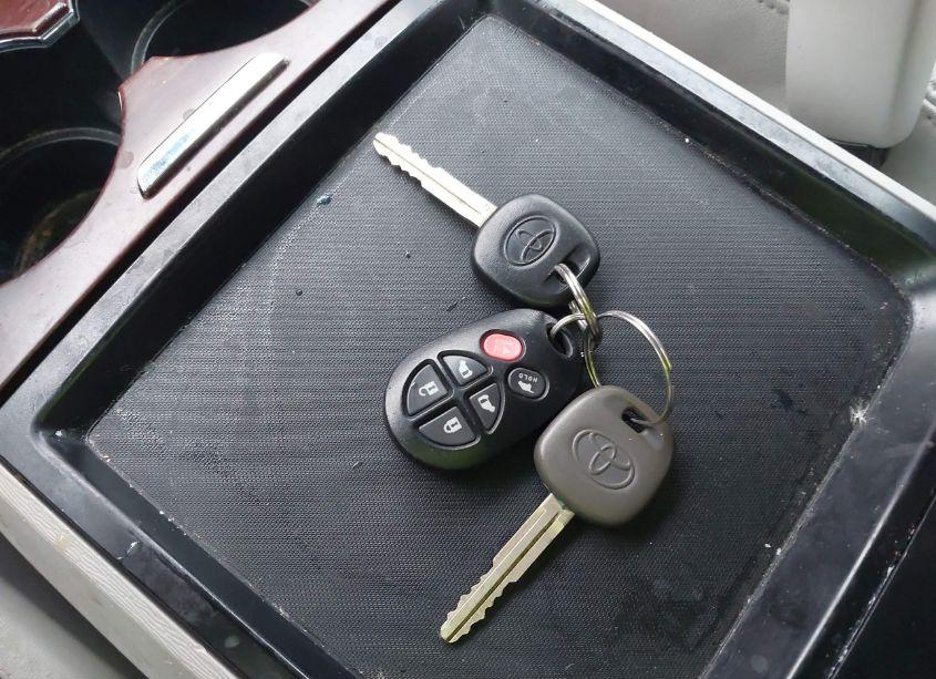 Photo 11 of 2011 Toyota Sienna XLE V6 (VIN 5TDYK3DC8BS071790)