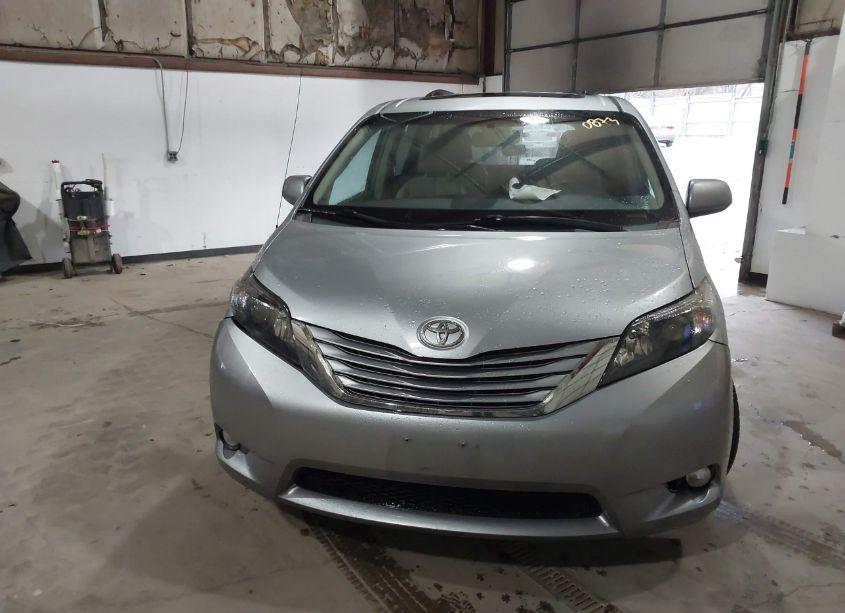 Photo 12 of 2011 Toyota Sienna XLE V6 (VIN 5TDYK3DC8BS071790)