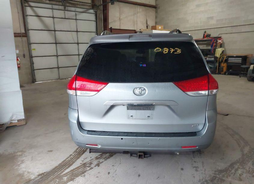 Photo 16 of 2011 Toyota Sienna XLE V6 (VIN 5TDYK3DC8BS071790)