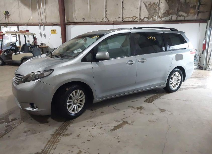 Photo 2 of 2011 Toyota Sienna XLE V6 (VIN 5TDYK3DC8BS071790)