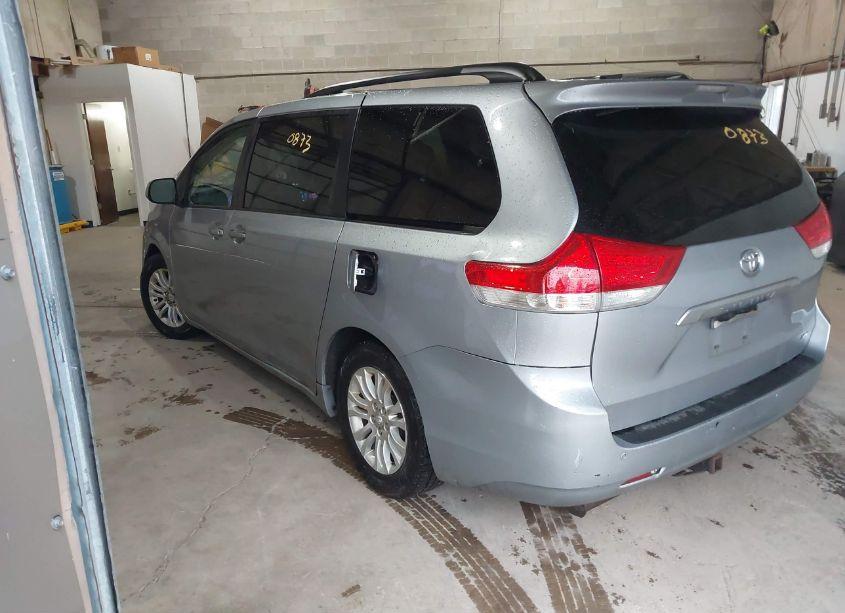 Photo 3 of 2011 Toyota Sienna XLE V6 (VIN 5TDYK3DC8BS071790)