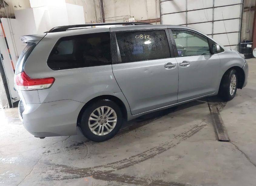 Photo 4 of 2011 Toyota Sienna XLE V6 (VIN 5TDYK3DC8BS071790)