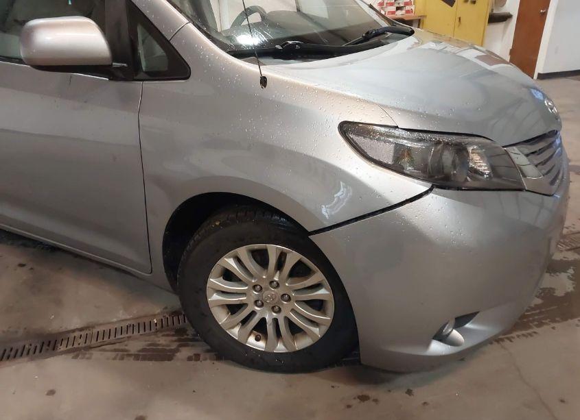 Photo 6 of 2011 Toyota Sienna XLE V6 (VIN 5TDYK3DC8BS071790)