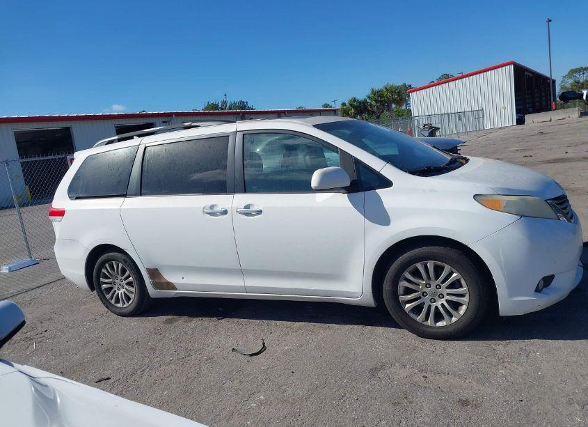 Photo 13 of 2011 Toyota Sienna XLE/LIMITED (VIN 5TDYK3DC8BS086502)