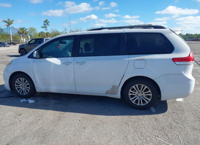 Photo 14 of 2011 Toyota Sienna XLE/LIMITED (VIN 5TDYK3DC8BS086502)
