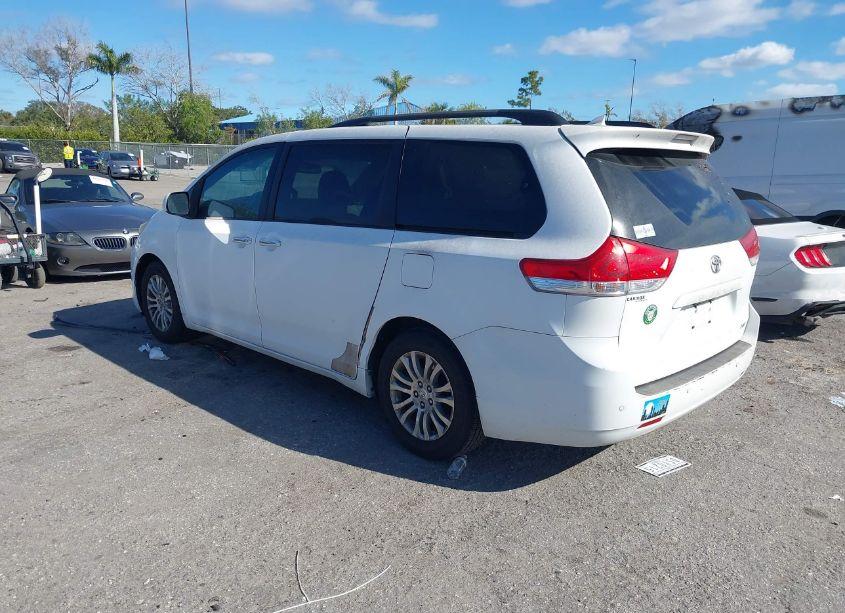 Photo 3 of 2011 Toyota Sienna XLE/LIMITED (VIN 5TDYK3DC8BS086502)